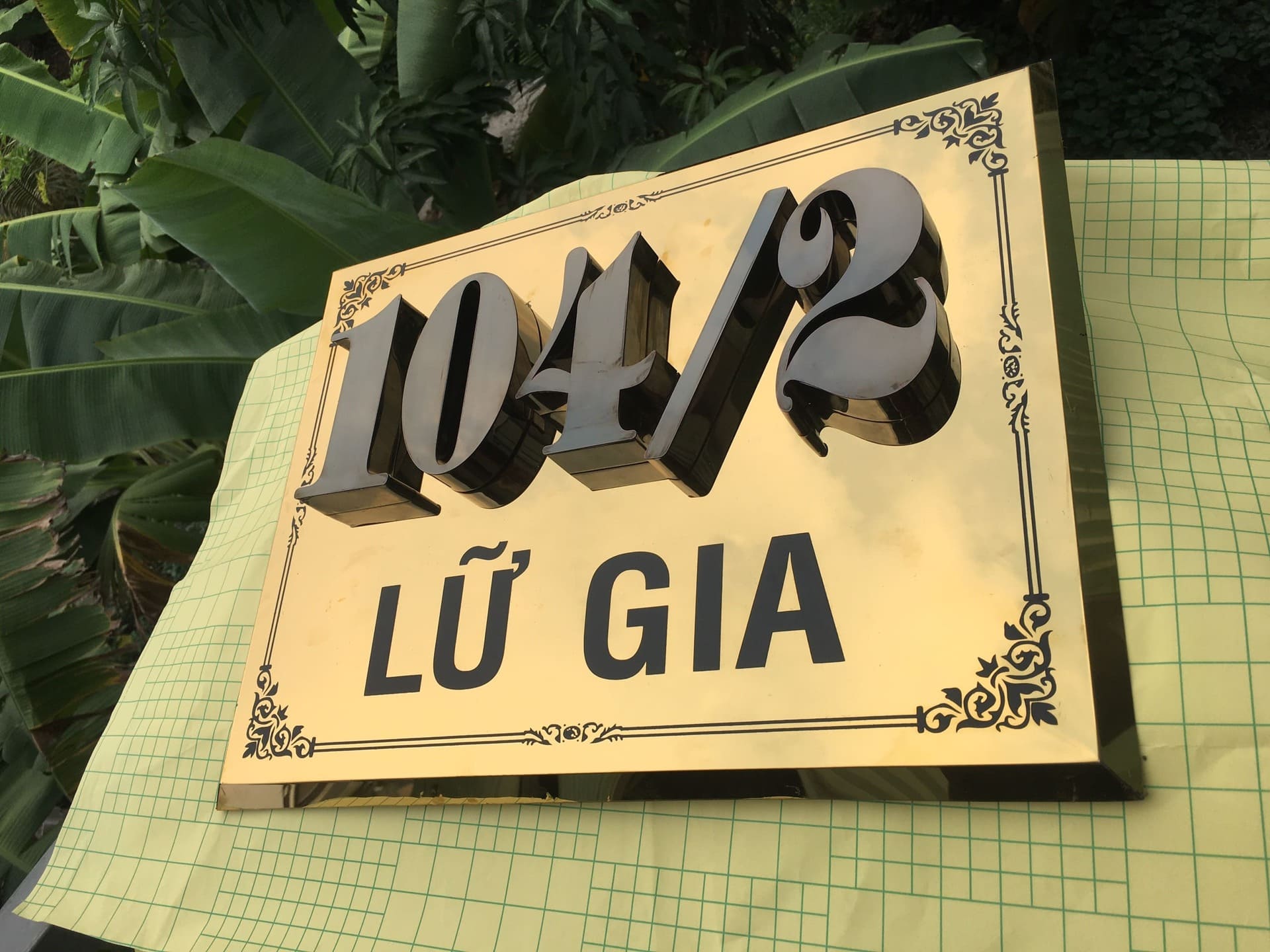 Gia công bảng số nhà inox