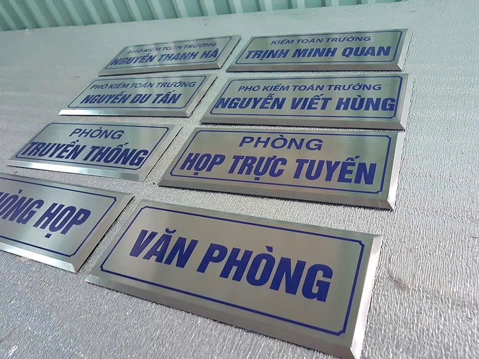 Gia công bảng tên công ty inox